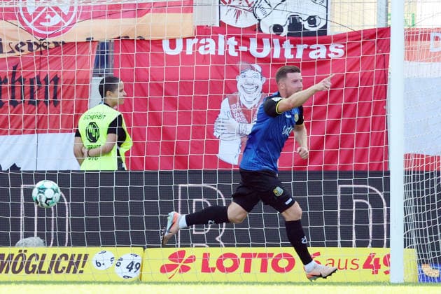 09.08.2026, xrekx, Fussball 3.Liga, 1.FC Saarbruecken - Rot-Weiss Essen v.l. Torjubel nach dem Tor zum celebrating the goal celebrate 2:2 durch Christian Kuehlwetter (1. FC Saarbruecken) (DFL DFB REGULATIONS PROHIBIT ANY USE OF PHOTOGRAPHS as IMAGE SEQUENCES and or QUASI-VIDEO) Saarbruecken *** August 9, 2026, xrekx, Soccer 3rd Division, 1 FC Saarbrücken vs. Rot-Weiss Essen: Goal celebration after Christian Kuehlwetter scored the 2-2 goal. 1 FC Saarbrücken. DFL and DFB regulations prohibit any use of photographs as image sequences and or quasi-video Saarbrücken