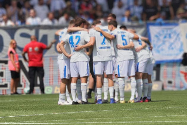 Die Spieler vom Hansa Rostock bilden einen Mannschaftskreis zum Schulterschluss vor dem Spiel. GER, TSG Hoffenheim II - Hansa Rostock Fussball 1.Spieltag Spielzeit 2026 2027 3.Liga 09.08.2026 (DFL DFB REGULATIONS PROHIBIT ANY USE OF PHOTOGRAPHS as IMAGE SEQUENCES and or QUASI-VIDEO). GER TSG Hoffenheim II - Hansa Rostock Fussball 1.Spieltag Spielzeit 2026 2027 09.08.2026 Hoffenheim *** The Hansa Rostock players form a team circle to show solidarity before the game GER, TSG Hoffenheim II vs. Hansa Rostock Soccer Match Day 1, 2026–2027 Season, 3rd League, August 9, 2026. DFL and DFB regulations prohibit any use of photographs as image sequences and or quasi-videoVIDEO GER TSG Hoffenheim II Hansa Rostock Soccer Matchday 1, 2026–2027 Season, September 8, 2026, Hoffenheim Copyright: xEibner-Pressefoto JoergxHirschx EP_JHH