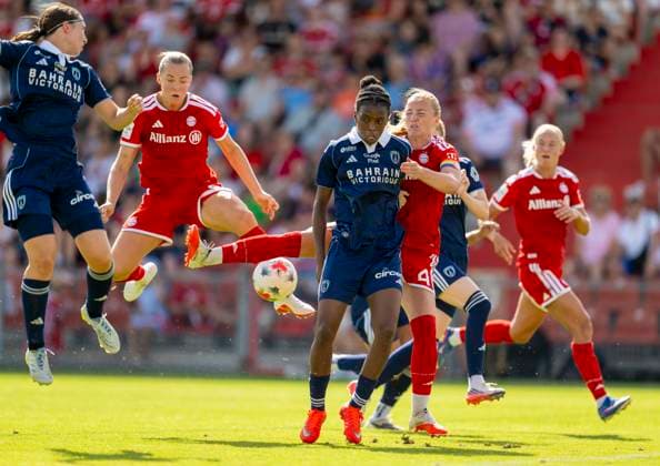09.08.2026, Google Pixel Frauen-Bundesliga: Testspiel FC Bayern Frauen - Paris FC, im Sportpark Unterhaching, v.li: Magdalena Eriksson (FC Bayern München), Glodis Perla Viggosdottir (FC Bayern München) *** August 9, 2026, Google Pixel Women s Bundesliga Friendly Match: FC Bayern Women vs. Paris FC, at Sportpark Unterhaching; from left: Magdalena Eriksson (FC Bayern Munich), Glodis Perla Viggosdottir (FC Bayern Munich)