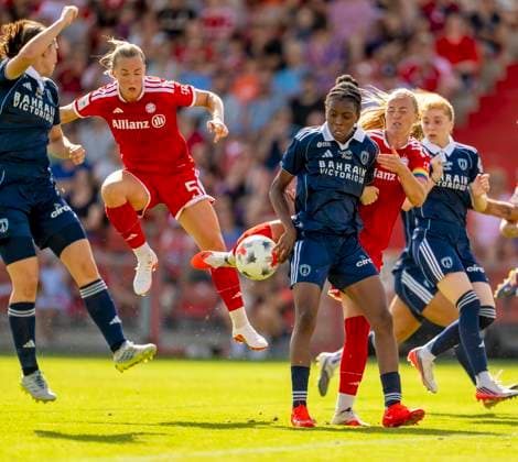 09.08.2026, Google Pixel Frauen-Bundesliga: Testspiel FC Bayern Frauen - Paris FC, im Sportpark Unterhaching, v.li: Magdalena Eriksson (FC Bayern München), Glodis Perla Viggosdottir (FC Bayern München) *** August 9, 2026, Google Pixel Women s Bundesliga Friendly Match: FC Bayern Women vs. Paris FC, at Sportpark Unterhaching; from left: Magdalena Eriksson (FC Bayern Munich), Glodis Perla Viggosdottir (FC Bayern Munich)