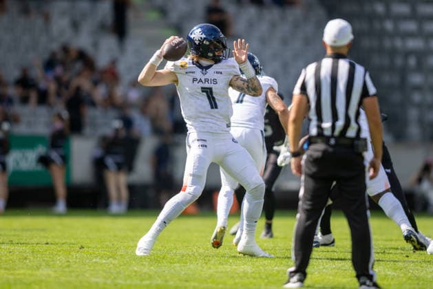 Zachary Edwards (Paris Musketeers, 01) throws the ball, Raiders Tirol vs Paris Musketeers, American Football, EFA, Week 13, 2026, 09.08.2026 Innsbruck Tivoli Sradium Austria Copyright: xPFA BjörnxKeckerx