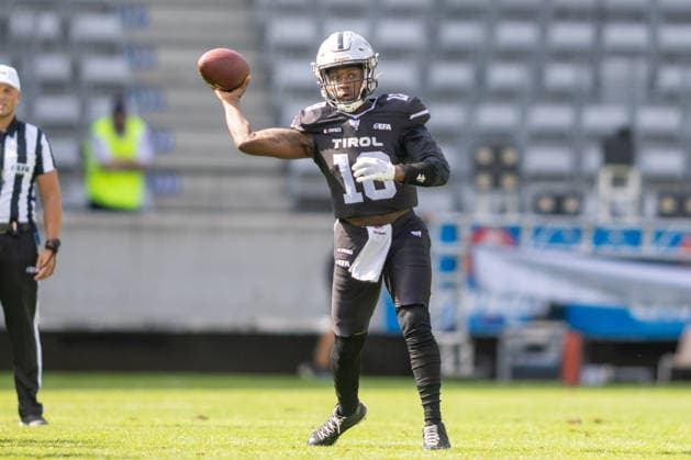 Allen Kenyatte (Raiders Tirol, 18) throws the ball, Raiders Tirol vs Paris Musketeers, American Football, EFA, Week 13, 2026, 09.08.2026 Innsbruck Tivoli Sradium Austria Copyright: xPFA BjörnxKeckerx