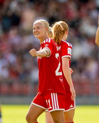 09.08.2026, Google Pixel Frauen-Bundesliga: Testspiel FC Bayern Frauen - Paris FC, im Sportpark Unterhaching, Pernille Harder (FC Bayern München) Torjubel *** August 9, 2026, Google Pixel Women s Bundesliga Friendly Match: FC Bayern Women vs. Paris FC, at Sportpark Unterhaching, Pernille Harder of FC Bayern Munich Celebrates a Goal