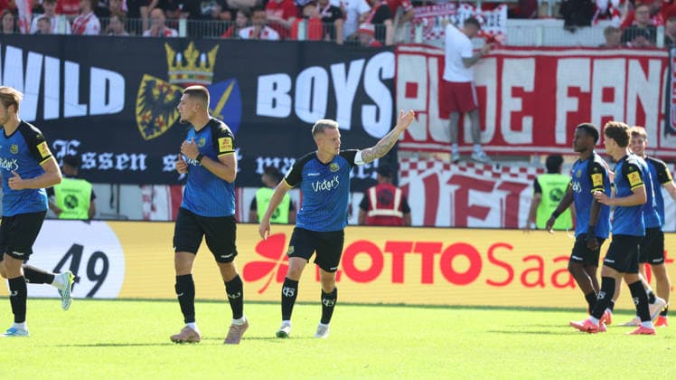09.08.2026, xrekx, Fussball 3.Liga, 1.FC Saarbruecken - Rot-Weiss Essen v.l. Florian Pick (1. FC Saarbruecken) bejubelt den Treffer zum 2:2 (DFL DFB REGULATIONS PROHIBIT ANY USE OF PHOTOGRAPHS as IMAGE SEQUENCES and or QUASI-VIDEO) Saarbruecken *** August 9, 2026, xrekx, Soccer 3rd Division, 1 FC Saarbrücken vs. Rot-Weiss Essen, photo by Florian Pick. 1 FC Saarbrücken celebrates the goal that tied the game at 2–2. DFL and DFB regulations prohibit any use of photographs as image sequences and or quasi-video. Saarbrücken