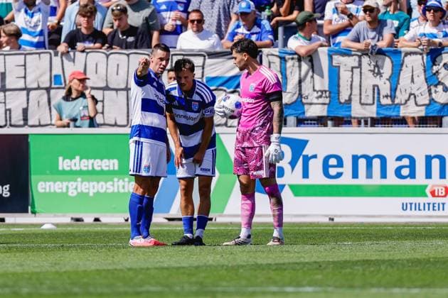 ZWOLLE , 09-08-2026 , MAC3park stadion , season 2026 2027 , Dutch Eredivisie football , match between PEC Zwolle and Ajax , picture shows PEC Zwolle player Nick Viergever, PEC Zwolle player Ryan Thomas, PEC Zwolle goalkeeper Jasper Schendelaar PEC - Ajax  x205584060x Copyright: