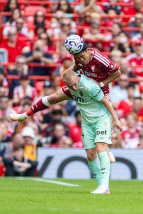 Football - Pre-Season Friendly - Liverpool FC v AS Monaco LIVERPOOL, ENGLAND - Saturday, August 8, 2026: Liverpool s Wataru EndÅ challenges for a header during a pre-season friendly match between Liverpool FC and AS Monaco FC at Anfield. (Photo by David Rawcliffe Propaganda) LIVERPOOL Anfield MERSEYSIDE ENGLAND  Copyright: xDavidxRawcliffex P2026-08-09-Liverpool_Monaco-133