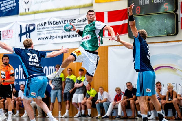 09.08.2026, xdobgx, Handball Heide-Cup 2026, TSV Hannover-Burgdorf - Handball Club Hamburg v.l. Einar Olafsson (Handball Verein Hamburg, 23), Sebastian Heymann (TSV Hannover-Burgdorf, 11) beim Wurf, in action, throwing, Oliver Norlyk (Handball Sport Verein Hamburg, 5) Schneverdingen *** August 9, 2026, xdobgx, 2026 Heide Cup Handball Tournament, TSV Hannover Burgdorf vs. Handball Sport Verein Hamburg, l Einar Olafsson, Handball Sport Verein Hamburg, 23, Sebastian Heymann, TSV Hannover Burgdorf, 11, shooting, in action, throwing, Oliver Norlyk, Handball Sport Verein Hamburg, 5, Schneverdingen