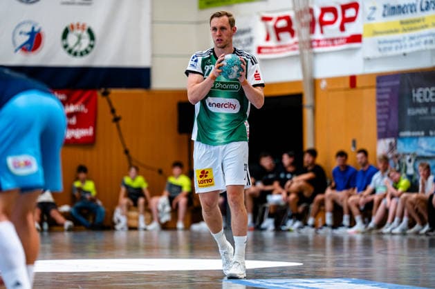 09.08.2026, xdobgx, Handball Heide-Cup 2026, TSV Hannover-Burgdorf - Handball Club Hamburg v.l. Marian Michalczik (TSV Hannover-Burgdorf, 22) am Ball, plays the ball Schneverdingen *** August 9, 2026, xdobgx, 2026 Heide Cup Handball Tournament, TSV Hannover Burgdorf vs. Handball Club Hamburg, from left: Marian Michalczik (TSV Hannover Burgdorf), 22 on the ball, plays the ball (Schneverdingen)