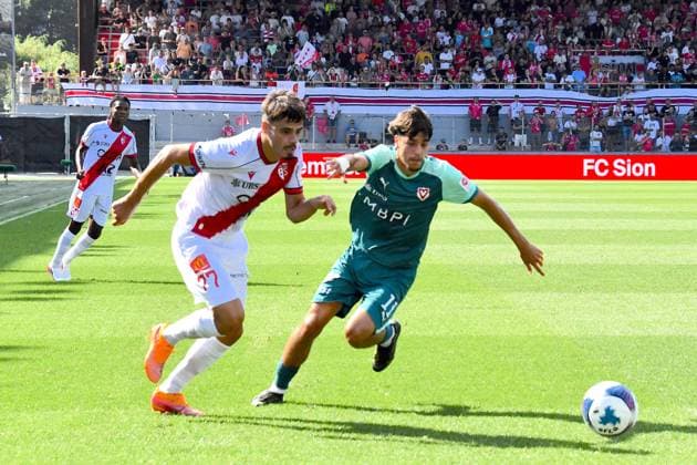 Sion, 09.08.2026, Football Brack Super League, FC Sion - FC Vaduz, Donat Rrudhani (FCS 77) duel with Lutfi Dalipi (Vaduz 11) (Frederic Dubuis Imago) FC SION - FC VADUZ Imago