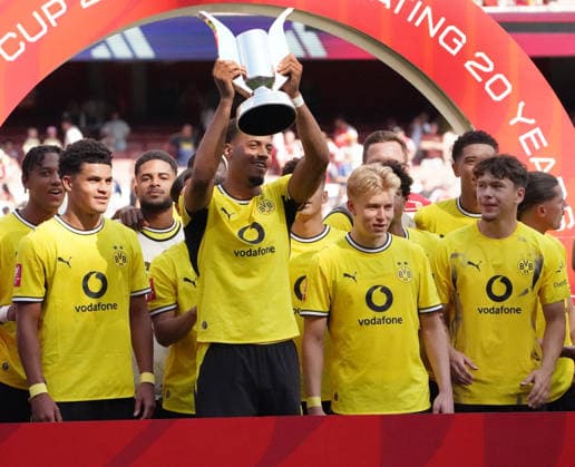 Football - 2026 Emirates Cup (pre-season friendly) - Arsenal vs. Borussia Dortmund - Emirates Stadium - Sunday 9th August 2026 Borussia Dortmund captain, Felix Nmecha with the Emirates Cup trophy 