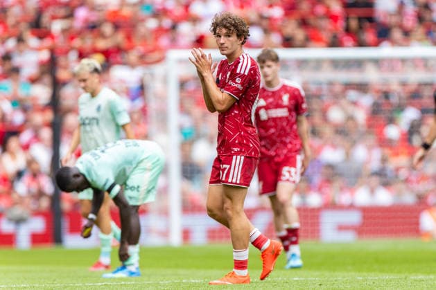 Football - Pre-Season Friendly - Liverpool FC v AS Monaco LIVERPOOL, ENGLAND - Saturday, August 8, 2026: Liverpool s Lewis Koumas applauds the supporters during a pre-season friendly match between Liverpool FC and AS Monaco FC at Anfield. (Photo by David Rawcliffe Propaganda) LIVERPOOL Anfield MERSEYSIDE ENGLAND  Copyright: xDavidxRawcliffex P2026-08-09-Liverpool_Monaco-137