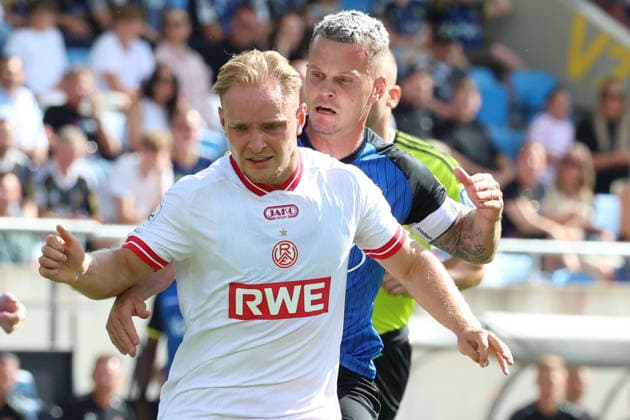 09.08.2026, xrekx, Fussball 3.Liga, 1.FC Saarbruecken - Rot-Weiss Essen v.l. Tony Menzel (Rot-Weiss Essen) Florian Pick (1. FC Saarbruecken) Zweikampf, Aktion, action, battle for the ball (DFL DFB REGULATIONS PROHIBIT ANY USE OF PHOTOGRAPHS as IMAGE SEQUENCES and or QUASI-VIDEO) Saarbruecken *** August 9, 2026, xrekx, Soccer 3rd Division, 1. FC Saarbrücken vs. Rot-Weiss Essen – Tony Menzel (Rot-Weiss Essen) vs. Florian Pick (1. FC Saarbrücken) – Tackle, Action, battle for the ball. DFL and DFB regulations prohibit any use of photographs as image sequences and or quasi-video. Saarbrücken