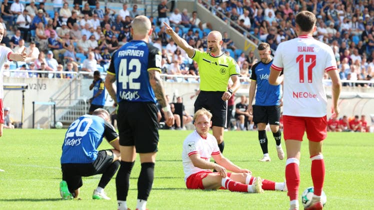 09.08.2026, xrekx, Fussball 3.Liga, 1.FC Saarbruecken - Rot-Weiss Essen v.l. Schiedsrichter Referee Patrick Schwengers (DFL DFB REGULATIONS PROHIBIT ANY USE OF PHOTOGRAPHS as IMAGE SEQUENCES and or QUASI-VIDEO) Saarbruecken *** August 9, 2026, xrekx, Soccer 3rd Division, 1 FC Saarbrücken vs. Rot-Weiß Essen – Referee Patrick Schwengers. DFL and DFB regulations prohibit any use of photographs as image sequences and or quasi-video. Saarbrücken