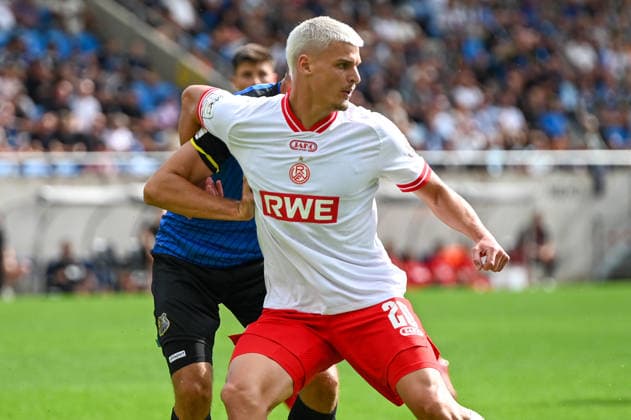 Marek Janssen 1. FC Saarbrücken - Rot-Weiss Essen 09.08.2026 Marek Janssen (20, RWE) 1. FC Saarbrücken gegen Rot-Weiss Essen im Ludwigsparkstadion (Saarbrücken) am 9. August 2026. 1. Spieltag der 3. Liga, Saison 2026 2027 *** Marek Janssen 1 FC Saarbrücken Rot Weiss Essen August 9, 2026 Marek Janssen 20, RWE 1 FC Saarbrücken vs. Rot Weiss Essen at Ludwigsparkstadion in Saarbrücken on August 9, 2026—Matchday 1 of the 3. Liga, 2026–2027 season