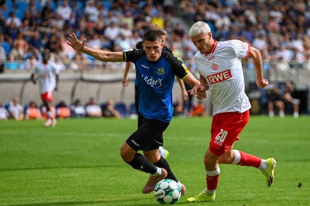 Marek Janssen 1. FC Saarbrücken - Rot-Weiss Essen 09.08.2026 Marek Janssen (20, RWE) 1. FC Saarbrücken gegen Rot-Weiss Essen im Ludwigsparkstadion (Saarbrücken) am 9. August 2026. 1. Spieltag der 3. Liga, Saison 2026 2027 *** Marek Janssen 1 FC Saarbrücken Rot Weiss Essen August 9, 2026 Marek Janssen 20, RWE 1 FC Saarbrücken vs. Rot Weiss Essen at Ludwigsparkstadion in Saarbrücken on August 9, 2026—Matchday 1 of the 3. Liga, 2026–2027 season