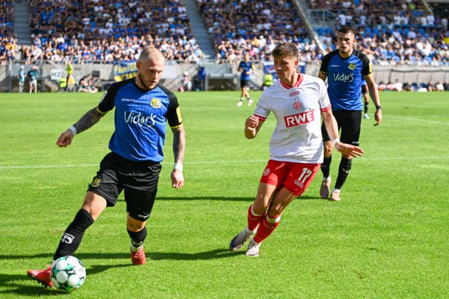 Semir Telalovic 1. FC Saarbrücken - Rot-Weiss Essen 09.08.2026 Semir Telalovic (17, RWE) 1. FC Saarbrücken gegen Rot-Weiss Essen im Ludwigsparkstadion (Saarbrücken) am 9. August 2026. 1. Spieltag der 3. Liga, Saison 2026 2027 *** Semir Telalovic 1 FC Saarbrücken Rot Weiss Essen August 9, 2026 Semir Telalovic 17, RWE 1 FC Saarbrücken vs. Rot Weiss Essen at Ludwigsparkstadion in Saarbrücken on August 9, 2026—Matchday 1 of the 3. Liga, 2026–2027 season