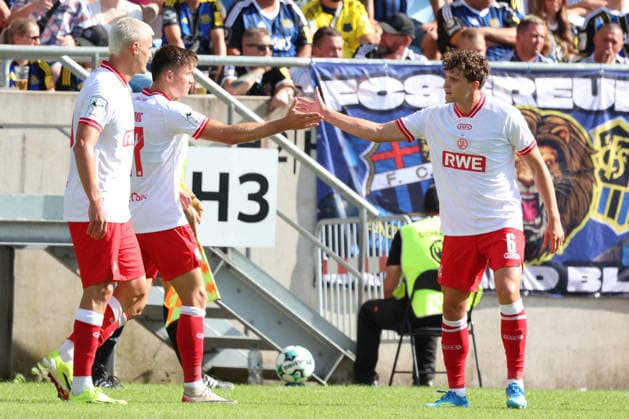 09.08.2026, xrekx, Fussball 3.Liga, 1.FC Saarbruecken - Rot-Weiss Essen v.l. Torjubel nach dem Tor zum celebrating the goal celebrate 0:2 durch Semir Telalovic (Rot-Weiss Essen) mit Max Geschwill (Rot-Weiss Essen) (DFL DFB REGULATIONS PROHIBIT ANY USE OF PHOTOGRAPHS as IMAGE SEQUENCES and or QUASI-VIDEO) Saarbruecken *** August 9, 2026, xrekx, Soccer 3rd Division, 1 FC Saarbrücken vs. Rot-Weiß Essen: Goal celebration after Semir Telalovic’s goal to make it 0–2 for Rot-Weiß Essen, featuring Max Geschwill. Rot-Weiß Essen. DFL and DFB regulations prohibit any use of photographs as image sequences and or quasi-VIDEO Saarbrücken