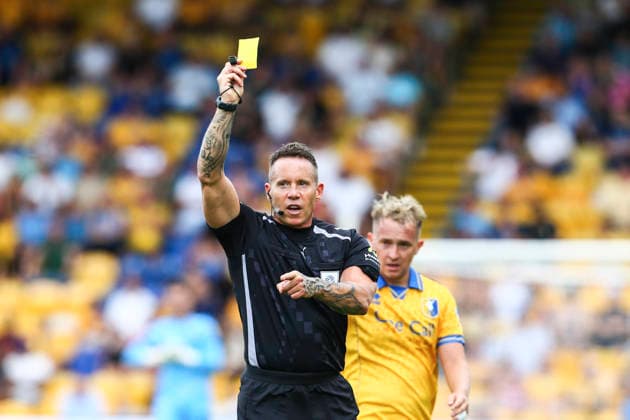 Mansfield Town v Sheffield United, Carabao Cup Referee Stephen Martin gives a yellow card to Femi Seriki of Sheffield United during the Mansfield Town v Sheffield United Carabao Cup 1st Round match at Field Mill One Call Stadium, Mansfield, England on 9 August 2026 Credit: Richard Bierton Every Second Media Editorial use only. All images are copyright Every Second Media Limited. No images may be reproduced without prior permission. All rights reserved. Premier League and Football League images are subject to licensing agreements with Football DataCo Limited. see https: www.football-dataco.com Copyright: xIMAGO EveryxSecondxMediax ESM-2086-0015 RichardxBiertonx xEveryxSecondxMediax
