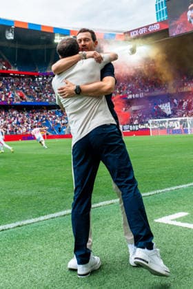 BASEL, SWITZERLAND - JULY 18: head coach Gian-Luca Privitelli of Thun L) and head coach Stephan Lichtsteiner of Basel R) prior the pre-season friendly match between FC Basel 1893 and Juventus at St. Jakob Stadium on July 18, 2026 in Basel, Switzerland. *** BASEL, SWITZERLAND, JULY 18: Thun L head coach Gian Luca Privitelli and Basel R head coach Stephan Lichtsteiner prior to the preseason friendly match between FC Basel 1893 and Juventus at St. Jakob Stadium on July 18, 2026, in Basel, Switzerland Copyright: xJustPictures.ch PascalxvonxBürenx jp-en-EuSpIm-Pavo_Fotografie-06646