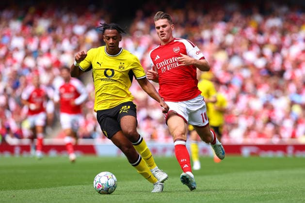 Filippo Mane of Borussia Dortmund and Viktor Gyokeres of Arsenal chase down the ball during the pre-season friendly match between Arsenal FC and Borussia Dortmund at Emirates Stadium on August 9, 2026 in London, England. (Photo by Ryan Crockett DeFodi Images) - *** Filippo Mane of Borussia Dortmund and Viktor Gyokeres of Arsenal chase the ball during the preseason friendly match between Arsenal FC and Borussia Dortmund at Emirates Stadium on August 9, 2026, in London, England. Photo by Ryan Crockett, DeFodi Images