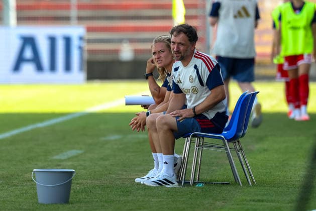 Jose Barcala (FC Bayern Muenchen, Chef-Trainer) mit Clara Schoene (FC Bayern Muenchen, Co-Trainerin), GER, FC Bayern Muenchen vs. Paris FC, Fussball, Testspiel, Saison 2026 2027, 09.08.2026, GER, FC Bayern Muenchen vs. Paris FC, Fussball, Testspiel, Saison 2026 2027, 09.08.2026 Unterhaching *** Jose Barcala, FC Bayern Munich, Head Coach, with Clara Schoene, FC Bayern Munich, Assistant Coach, GER, FC Bayern Munich vs. Paris FC, Soccer, Friendly Match, 2026–2027 Season, August 9, 2026, GER, FC Bayern Munich vs. Paris FC, soccer, friendly match, 2026–2027 season, August 9, 2026, Unterhaching Copyright: xEibner-Pressefoto JennixMaulx EP_JML