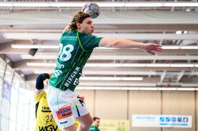 Altensteig: SCup - Finale - 26 27 - Frisch Auf Goeppingen - TVB Stuttgart Franko Lastro (Goeppingen) Altensteig Eichwaldhalle Baden-Württemberg Deutschland *** Altensteig SCup Final 26 27 Frisch Auf Göppingen TVB Stuttgart Franko Lastro Göppingen Altensteig Eichwaldhalle Baden-Württemberg Germany