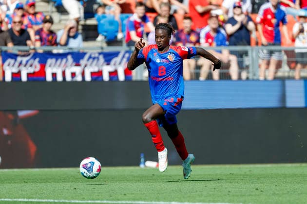 Asane Sow (FC Basel, 18) am Ball , Schweiz, Fussball, Super League, 3.Spieltag, 2026 2027, FC Basel 1893 vs. FC Thun, 09.08.2026, Basel Sankt Jakob Park Schweiz *** Asane Sow, FC Basel, No. 18, Switzerland, Soccer, Super League, Matchday 3, 2026–2027, FC Basel 1893 vs. FC Thun, August 9, 2026, St. Jakob Park, Basel, Switzerland Copyright: xGrantxHubbsx