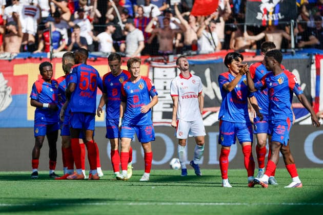 Torjubel FC Basel beim 3:0 durch Zan Celar (FC Basel, 09) , Schweiz, Fussball, Super League, 3.Spieltag, 2026 2027, FC Basel 1893 vs. FC Thun, 09.08.2026, Basel Sankt Jakob Park Schweiz *** FC Basel celebrates Zan Celar s goal to make it 3–0, FC Basel, 09, Switzerland, Soccer, Super League, Matchday 3, 2026–2027, FC Basel 1893 vs. FC Thun, August 9, 2026, Basel, St. Jakob Park, Switzerland Copyright: xGrantxHubbsx