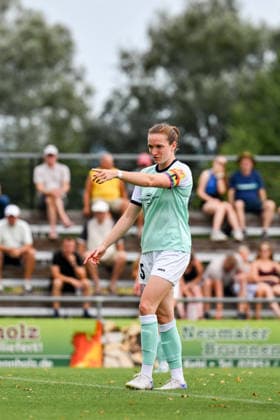 Vanessa Zilligen (15 Andernach) gestikuliert während des Spiels. *** Vanessa Zilligen, 15, of Andernach, gestures during the game