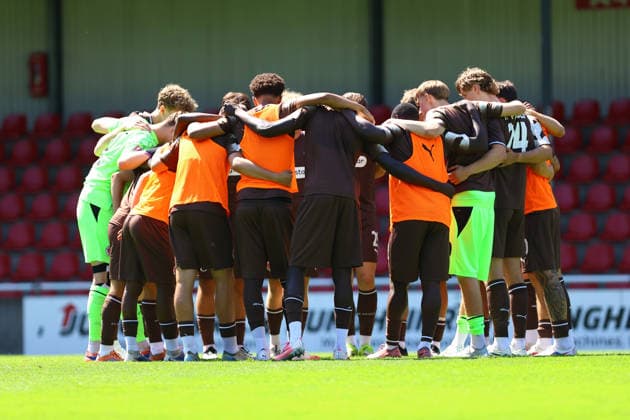 Teamkreis der FC St. Pauli U23 vor dem Anpfiff. Fußball I Herren I Regionalliga Nord I Saison 2026-2027 I 2. Spieltag I FC St. Pauli U23 - Bremer SV I 09.08.2026 I Edmund-Plambeck-Stadion *** FC St. Pauli U23 squad before kickoff Soccer Men s Regionalliga Nord 2026–2027 Season Matchday 2 FC St. Pauli U23 vs. Bremer SV August 9, 2026 Edmund Plambeck Stadium