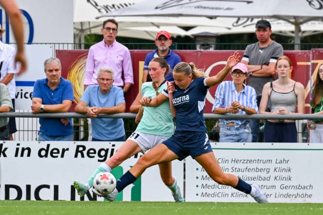 09.08.2026, Fußball, 2. Frauen-Bundesliga, 2026 2027, 2. Spieltag,SC Sand - SG 99 Andernach Ina Keller (im mintfarbenen Trikot) mit ihrem ersten Startelf-Einsatz. *** August 9, 2026, Soccer, Women s Bundesliga 2, 2026–2027, Matchday 2, SC Sand vs. SG 99 Andernach: Ina Keller, wearing a mint-colored jersey, makes her first start