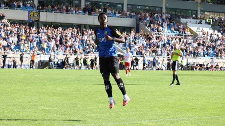 09.08.2026, xrekx, Fussball 3.Liga, 1.FC Saarbruecken - Rot-Weiss Essen v.l. Torjubel nach dem Tor zum celebrating the goal celebrate 5:2 durch Kelsey Owusu Aninkorah-Meisel (1. FC Saarbruecken) (DFL DFB REGULATIONS PROHIBIT ANY USE OF PHOTOGRAPHS as IMAGE SEQUENCES and or QUASI-VIDEO) Saarbruecken *** August 9, 2026, xrekx, Soccer 3rd Division, 1 FC Saarbrücken vs. Rot-Weiss Essen: Goal celebration after Kelsey Owusu Aninkorah Meisel scored the 5-2 goal for 1 FC Saarbrücken. DFL and DFB regulations prohibit any use of photographs as image sequences and or QUASI VIDEO Saarbrücken