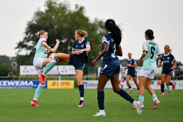 Emelie Hesselbach (Andernach, links) mit einer wertvollen Balleroberung. *** Emelie Hesselbach Andernach, on the left, making a key steal