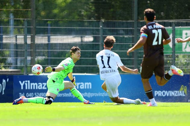 1 Niklas Petzsch (FC St. Pauli U23), 11 Bastian Redecker (Bremer SV) Fußball I Herren I Regionalliga Nord I Saison 2026-2027 I 2. Spieltag I FC St. Pauli U23 - Bremer SV I 09.08.2026 I Edmund-Plambeck-Stadion *** 1 Niklas Petzsch, FC St. Pauli U23, 11 Bastian Redecker Bremer SV Men s Soccer I Regionalliga Nord I 2026–2027 Season I Matchday 2 I FC St. Pauli U23 vs. Bremer SV I August 9, 2026 I Edmund Plambeck Stadium