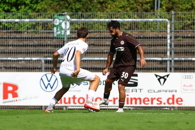 30 Nikky Goguadze (FC St. Pauli U23), 20 Juul Timmermans (Bremer SV) Fußball I Herren I Regionalliga Nord I Saison 2026-2027 I 2. Spieltag I FC St. Pauli U23 - Bremer SV I 09.08.2026 I Edmund-Plambeck-Stadion *** 30 Nikky Goguadze, FC St. Pauli U23, 20 Juul Timmermans Bremer SV Men s Soccer I Regionalliga Nord I 2026–2027 Season I Matchday 2 I FC St. Pauli U23 vs. Bremer SV I August 9, 2026 I Edmund Plambeck Stadium