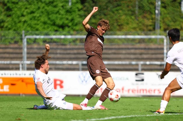 27 Hugo Weber (FC St. Pauli U23), 19 Ian Scheffler (Bremer SV) Fußball I Herren I Regionalliga Nord I Saison 2026-2027 I 2. Spieltag I FC St. Pauli U23 - Bremer SV I 09.08.2026 I Edmund-Plambeck-Stadion *** 27 Hugo Weber, FC St. Pauli U23, 19 Ian Scheffler Bremer SV Men s First Team I Regionalliga Nord I 2026–2027 Season I Matchday 2 I FC St. Pauli U23 vs. Bremer SV I August 9, 2026 I Edmund Plambeck Stadium