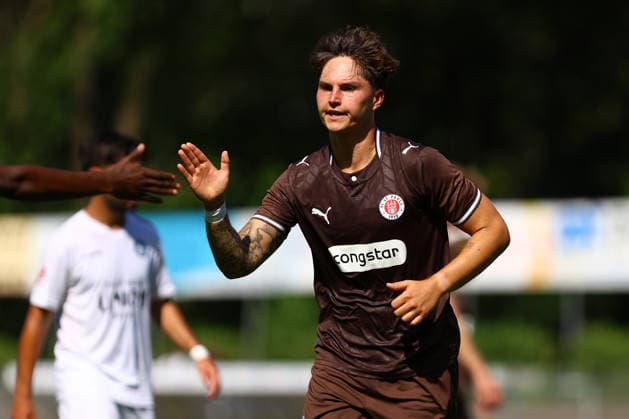 10 Noah Gumpert (FC St. Pauli U23) Fußball I Herren I Regionalliga Nord I Saison 2026-2027 I 2. Spieltag I FC St. Pauli U23 - Bremer SV I 09.08.2026 I Edmund-Plambeck-Stadion *** 10 Noah Gumpert FC St. Pauli U23 Soccer I Men s I Regionalliga Nord I 2026–2027 Season I Matchday 2 I FC St. Pauli U23 vs. Bremer SV I August 9, 2026 I Edmund Plambeck Stadium