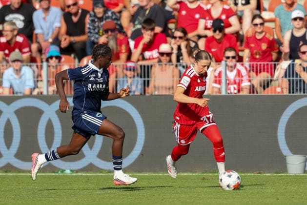 Clara Choisy (FC Bayern Muenchen, 37) mit Ball, GER, FC Bayern Muenchen vs. Paris FC, Fussball, Testspiel, Saison 2026 2027, 09.08.2026, GER, FC Bayern Muenchen vs. Paris FC, Fussball, Testspiel, Saison 2026 2027, 09.08.2026 Unterhaching *** Clara Choisy, FC Bayern Munich, age 37, with the ball, GER, FC Bayern Munich vs. Paris FC, soccer, friendly match, 2026–2027 season, August 9, 2026, GER, FC Bayern Munich vs. Paris FC, soccer, friendly match, 2026–2027 season, August 9, 2026, Unterhaching Copyright: xEibner-Pressefoto JennixMaulx EP_JML
