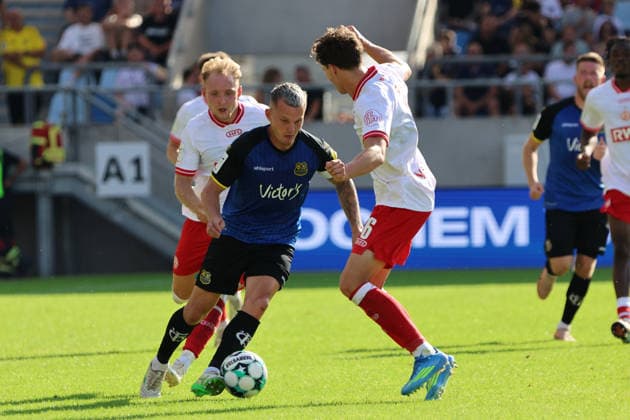 09.08.2026, Fussball, Herren, 3. Liga, Saison 2026 2027, 1. FC Saarbrücken - Rot-Weiss Essen, Florian Pick (1. FC Saarbrücken), Max Geschwill (Rot-Weiss Essen) Saarbrücken Ludwigsparkstadion Saarland Deutschland (DEU) *** August 9, 2026, Soccer, Men s, 3rd Division, 2026–2027 Season, 1 FC Saarbrücken vs. Rot-Weiss Essen, Florian Pick (1 FC Saarbrücken), Max Geschwill (Rot-Weiss Essen), Saarbrücken, Ludwigsparkstadion, Saarland, Germany, DEU Copyright: xSebastianxBachx