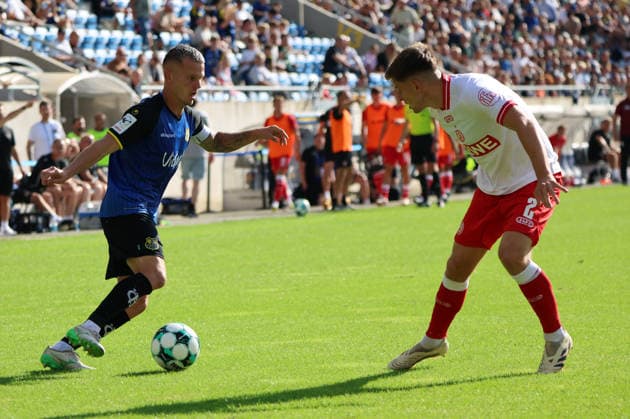 09.08.2026, Fussball, Herren, 3. Liga, Saison 2026 2027, 1. FC Saarbrücken - Rot-Weiss Essen, Florian Pick (1. FC Saarbrücken), Michael Kostka (Rot-Weiss Essen) Saarbrücken Ludwigsparkstadion Saarland Deutschland (DEU) *** August 9, 2026, Soccer, Men s, 3rd Division, 2026–2027 Season, 1 FC Saarbrücken vs. Rot-Weiss Essen, Florian Pick (1 FC Saarbrücken), Michael Kostka (Rot-Weiss Essen), Saarbrücken, Ludwigsparkstadion, Saarland, Germany, DEU Copyright: xSebastianxBachx