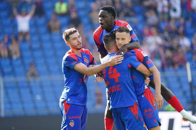 09.08.2026 Schweiz Fussball Herren Super League Saison 2026-2027 FC Basel - FC Thun 4:2 Bild , Torjubel Leo Leroy,Becir Omeragic, Kazeem Olaigabe rechts Torschuetze Zan Celar Torjubel *** August 9, 2026 Switzerland Men s Soccer Super League 2026–2027 Season FC Basel vs. FC Thun 4–2 Photo: Leo Leroy, Becir Omeragic, and Kazeem Olaigabe (right) celebrating the goal; Zan Celar, the goal scorer, celebrating 