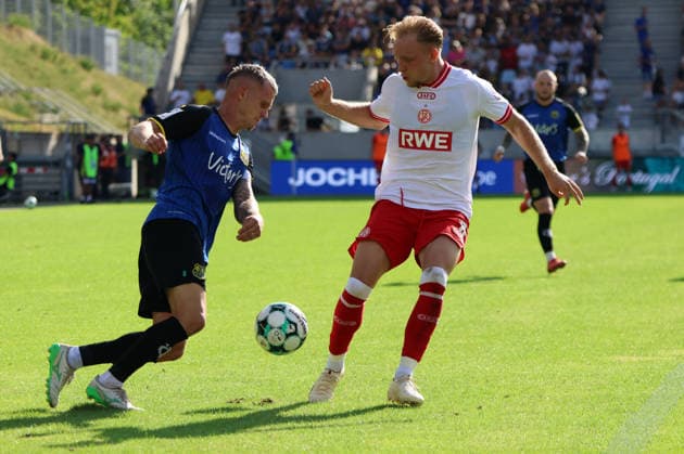 09.08.2026, Fussball, Herren, 3. Liga, Saison 2026 2027, 1. FC Saarbrücken - Rot-Weiss Essen, Florian Pick (1. FC Saarbrücken), Tony Menzel (Rot-Weiss Essen) Saarbrücken Ludwigsparkstadion Saarland Deutschland (DEU) *** August 9, 2026, Soccer, Men s, 3rd Division, 2026–2027 Season, 1 FC Saarbrücken vs. Rot-Weiss Essen, Florian Pick (1 FC Saarbrücken), Tony Menzel (Rot-Weiss Essen), Saarbrücken, Ludwigsparkstadion, Saarland, Germany, DEU Copyright: xSebastianxBachx