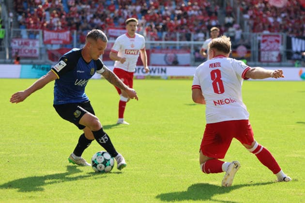 09.08.2026, Fussball, Herren, 3. Liga, Saison 2026 2027, 1. FC Saarbrücken - Rot-Weiss Essen, Florian Pick (1. FC Saarbrücken), Tony Menzel (Rot-Weiss Essen) Saarbrücken Ludwigsparkstadion Saarland Deutschland (DEU) *** August 9, 2026, Soccer, Men s, 3rd Division, 2026–2027 Season, 1 FC Saarbrücken vs. Rot-Weiss Essen, Florian Pick (1 FC Saarbrücken), Tony Menzel (Rot-Weiss Essen), Saarbrücken, Ludwigsparkstadion, Saarland, Germany, DEU Copyright: xSebastianxBachx