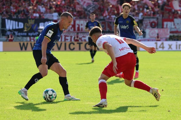 09.08.2026, Fussball, Herren, 3. Liga, Saison 2026 2027, 1. FC Saarbrücken - Rot-Weiss Essen, Florian Pick (1. FC Saarbrücken), Michael Kostka (Rot-Weiss Essen) Saarbrücken Ludwigsparkstadion Saarland Deutschland (DEU) *** August 9, 2026, Soccer, Men s, 3rd Division, 2026–2027 Season, 1 FC Saarbrücken vs. Rot-Weiss Essen, Florian Pick (1 FC Saarbrücken), Michael Kostka (Rot-Weiss Essen), Saarbrücken, Ludwigsparkstadion, Saarland, Germany, DEU Copyright: xSebastianxBachx