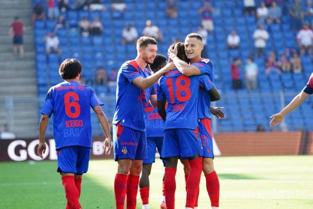 09.08.2026 Schweiz Fussball Herren Super League Saison 2026-2027 FC Basel - FC Thun 4:2 Bild , Torjubel Leo Leroy, Asane Sow Torschuetze Zan Celar Torjubel Aktion *** August 9, 2026 Swiss Men s Soccer Super League 2026–2027 Season FC Basel vs. FC Thun 4–2 Photo: Leo Leroy and Asane Sow celebrating a goal; Zan Celar, goal scorer; goal celebration action 