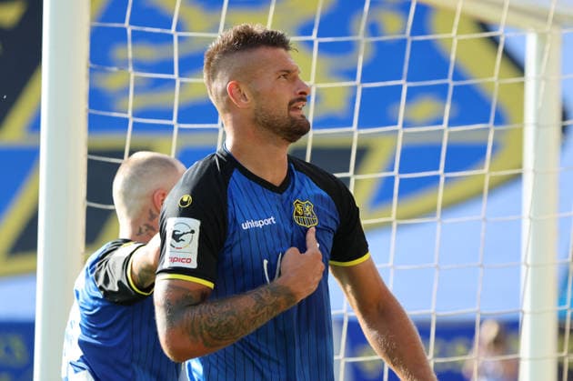 09.08.2026, Fussball, Herren, 3. Liga, Saison 2026 2027, 1. FC Saarbrücken - Rot-Weiss Essen, Torjubel zum 3:2, Torschütze: Kai Brünker (1. FC Saarbrücken) Saarbrücken Ludwigsparkstadion Saarland Deutschland (DEU) *** August 9, 2026, Soccer, Men s, 3rd Division, 2026–2027 Season, 1 FC Saarbrücken vs. Rot Weiss Essen, goal celebration after the 3–2 goal, goal scorer Kai Brünker, 1 FC Saarbrücken, Saarbrücken, Ludwigsparkstadion, Saarland, Germany, DEU Copyright: xSebastianxBachx