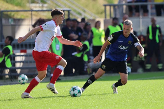 09.08.2026, Fussball, Herren, 3. Liga, Saison 2026 2027, 1. FC Saarbrücken - Rot-Weiss Essen, Florian Pick (1. FC Saarbrücken), Michael Kostka (Rot-Weiss Essen) Saarbrücken Ludwigsparkstadion Saarland Deutschland (DEU) *** August 9, 2026, Soccer, Men s, 3rd Division, 2026–2027 Season, 1 FC Saarbrücken vs. Rot-Weiss Essen, Florian Pick (1 FC Saarbrücken), Michael Kostka (Rot-Weiss Essen), Saarbrücken, Ludwigsparkstadion, Saarland, Germany, DEU Copyright: xSebastianxBachx