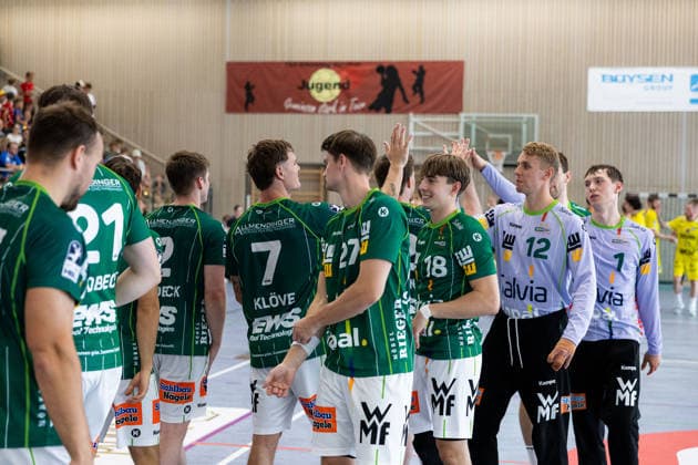 Die Spieler von FRISCH AUF! freuen sich ueber den Turniersieg, Jubel, Freude, Leidenschaft, Erfolg, Emotion, Begeisterung, positive Emotionen GER, FRISCH AUF! Goeppingen vs. TVB Stuttgart, Handball, Vorbereitung, Turnier, S-Cup Altensteig, Finale, Spielzeit 2026 2027, 09.08.2026, GER, FRISCH AUF! Goeppingen vs. TVB Stuttgart, Handball, Vorbereitung, Turnier, S-Cup Altensteig, Finale, Spielzeit 2026 2027, 09.08.2026, Altensteig *** The FRISCH AUF players are celebrating their tournament victory, Jubilation, joy, passion, success, emotion, enthusiasm, positive emotions GER, FRISCH AUF Goeppingen vs. TVB Stuttgart, handball, preseason, tournament, S Cup Altensteig, final, 2026–2027 season, August 9, 2026, GER, FRISCH AUF Göppingen vs. TVB Stuttgart, handball, preseason, tournament, S Cup Altensteig, final, 2026–2027 season, August 9, 2026, Altensteig Copyright: xEibnerxPressefoto OliverxSchmidtx EP_OST