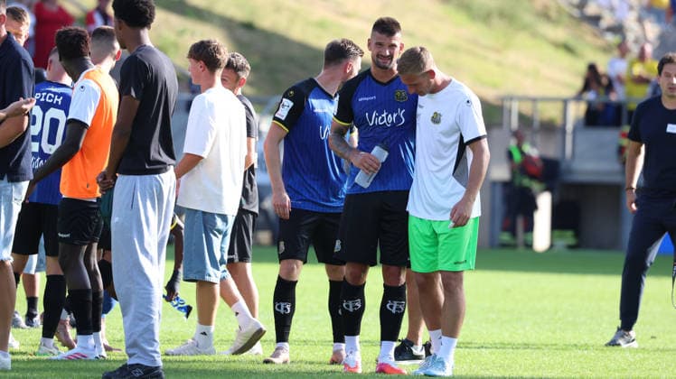 09.08.2026, xrekx, Fussball 3.Liga, 1.FC Saarbruecken - Rot-Weiss Essen v.l. Kai Bruenker (1. FC Saarbruecken) verletzt, Verletzung, Schmerz, Schmerzen, injured, injury, pain, pains (DFL DFB REGULATIONS PROHIBIT ANY USE OF PHOTOGRAPHS as IMAGE SEQUENCES and or QUASI-VIDEO) Saarbruecken *** August 9, 2026, xrekx, Soccer 3rd Division, 1. FC Saarbrücken vs. Rot-Weiß Essen, Kai Brünker (1. FC Saarbrücken) injured, injury, pain, pains, injured, injury, pain, pains DFL DFB REGULATIONS PROHIBIT ANY USE OF PHOTOGRAPHS as IMAGE SEQUENCES and or QUASI-VIDEO Saarbruecken