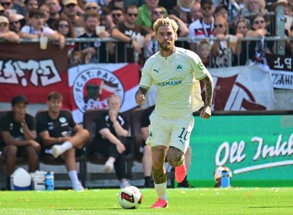 08.08.2026,GER Fußball, Männer, 2.BL, Spieltag 1, Saison 2026 2027, Hamburg, FC St. Pauli vs SpVgg Greuther Fürth Einzelatkion Querformat Ole Pohlmann (Fürth 10) DFB DFL regulations prohibit any use of photographs as image sequences and or quasi-video) Hamburg Millerntorstadion Hamburg Deutschland *** August 8, 2026, GER Soccer, Men, 2nd Division, Matchday 1, 2026–2027 Season, Hamburg, FC St. Pauli vs. SpVgg Greuther Fürth, Single Shot, Landscape Format, Ole Pohlmann, Fürth 10. DFB and DFL regulations prohibit any use of photographs as image sequences and or quasi-video. Hamburg, Millerntorstadion, Hamburg, Germany Copyright: xnordphotoxGmbH xWitkex